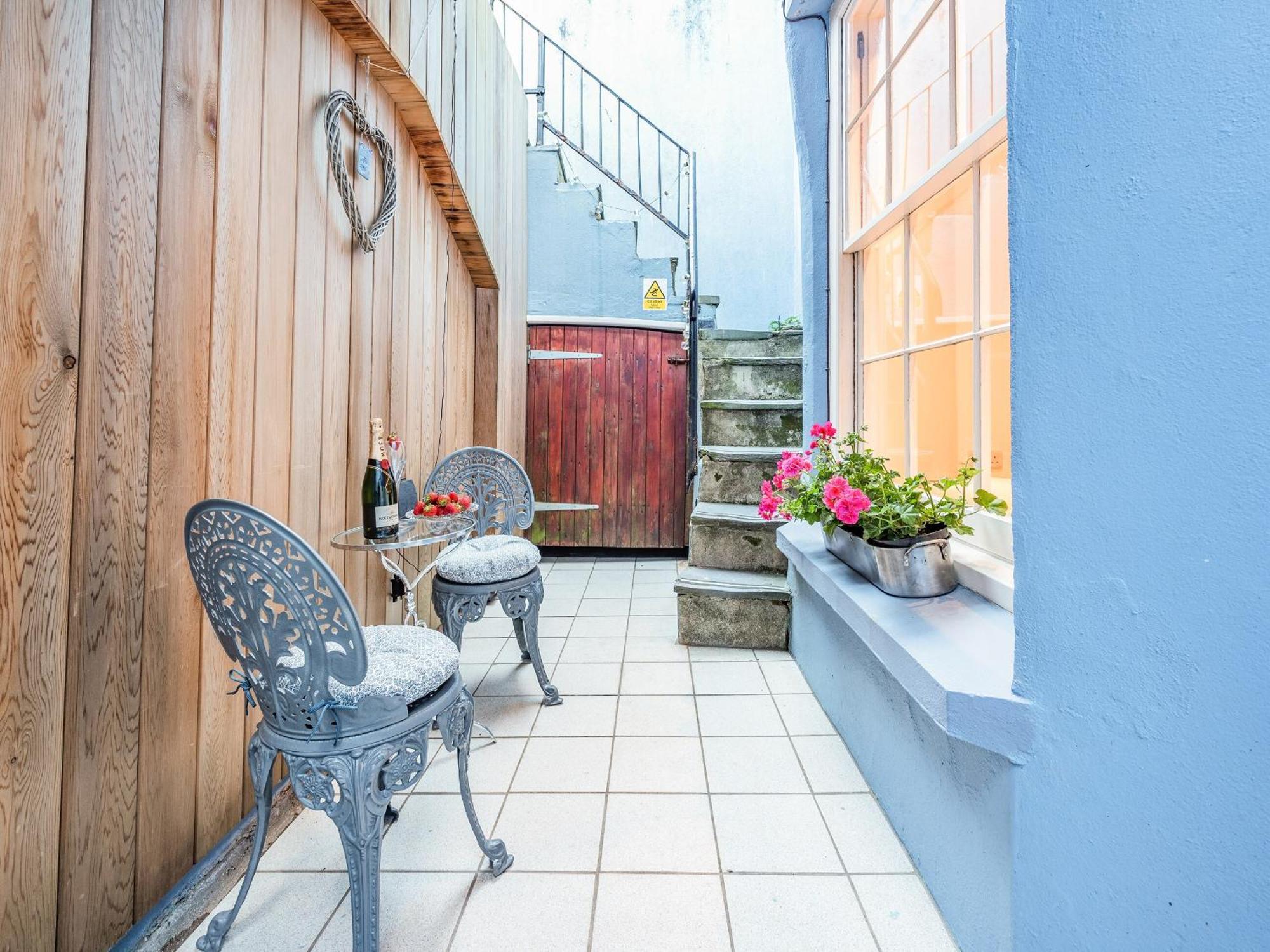 Ocean Waves Villa Tenby Exterior photo